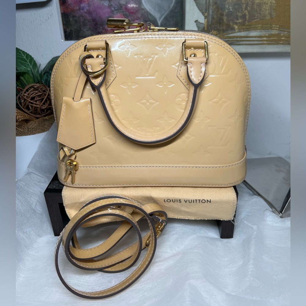Louis Vuitton Alma Vernis Bb Beige Patent Leather Shoulder Bag